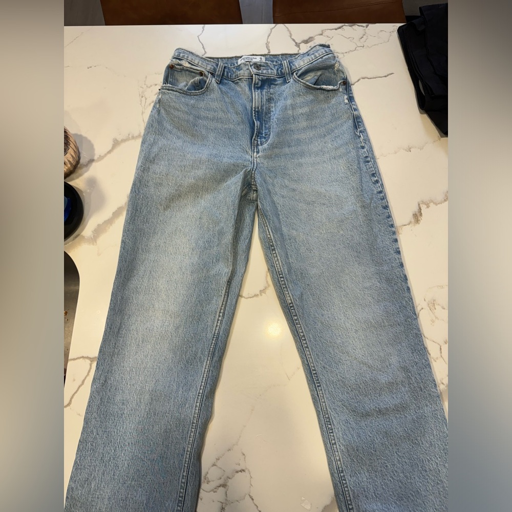 ABERCROMBIE LIGHT WASH CURVE LOVE HIGH RISE STRAIGHT SIZE 29